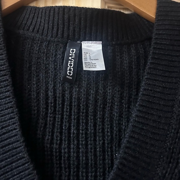 H&M Black Ribbed Knit Vest/Sleeveless Sweater - Picture 2 of 2